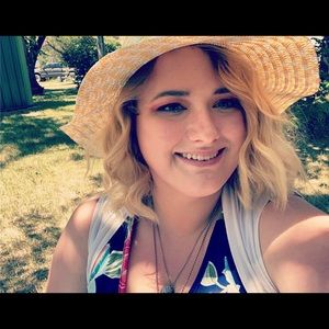 Meet your Posher, Hailey